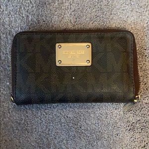 Michael kors wallet